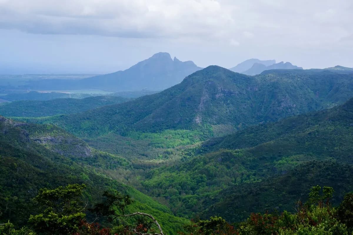 Turquoise lagoon and tropical landscape of Mauritius — year-round warm climate and world-class lifestyle